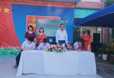 Sáng ngày 18/09/2023, Liên đội Trường Tiểu học Chi Lăng tổ chức sinh hoạt tuyên truyền và ký cam kết An toàn giao thông.