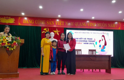 Trường Tiểu học Chi Lăng kết hợp với Hội LHPN phường An Hải Tây đã kí thực hiện làm "Mẹ đỡ đầu" cho học sinh